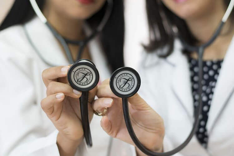 Comment changer de médecin traitant ? - Heyme