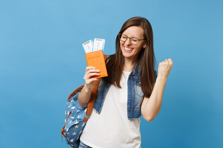 Stage à l’étranger, Erasmus : quelle couverture santé ? - Heyme